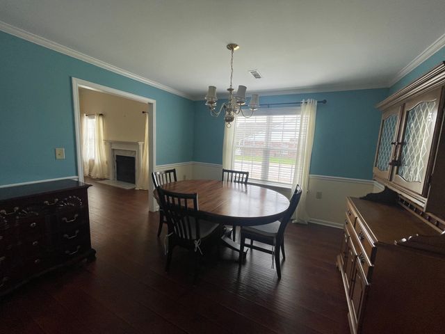 1301 Crofton Park Ct, Columbia, TN 38401