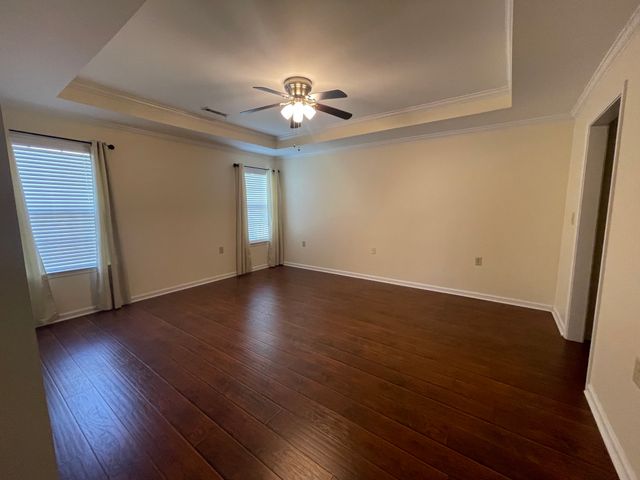 1301 Crofton Park Ct, Columbia, TN 38401