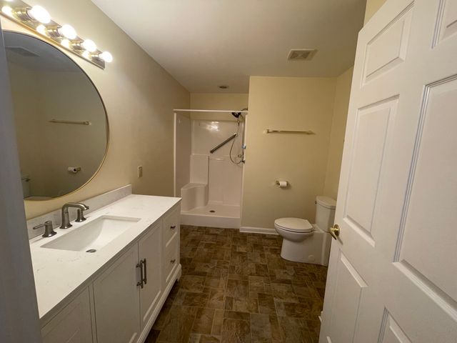 1301 Crofton Park Ct, Columbia, TN 38401