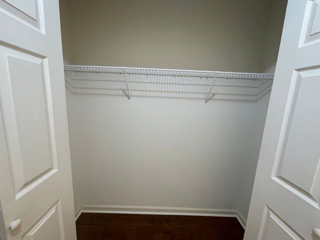 1301 Crofton Park Ct, Columbia, TN 38401