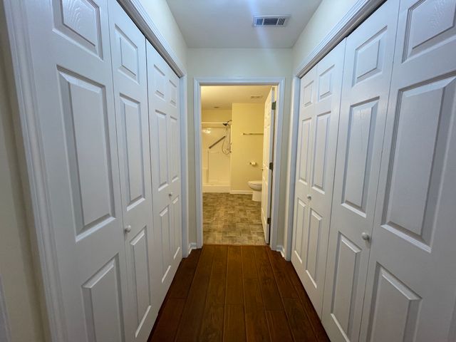 1301 Crofton Park Ct, Columbia, TN 38401