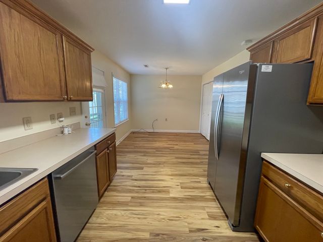 1301 Crofton Park Ct, Columbia, TN 38401