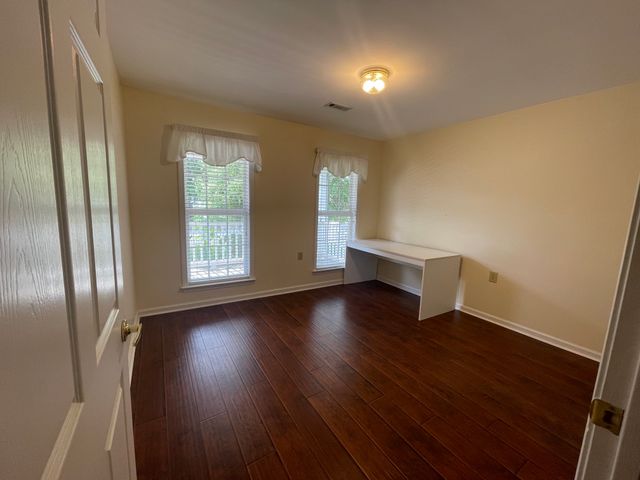 1301 Crofton Park Ct, Columbia, TN 38401