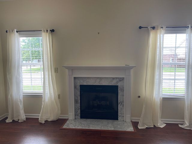 1301 Crofton Park Ct, Columbia, TN 38401