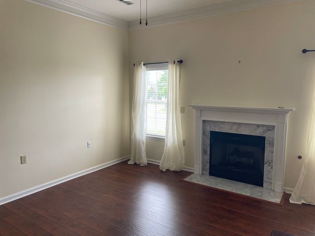 1301 Crofton Park Ct, Columbia, TN 38401