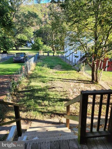 135 S MAIN ST, Keyser, WV 26726