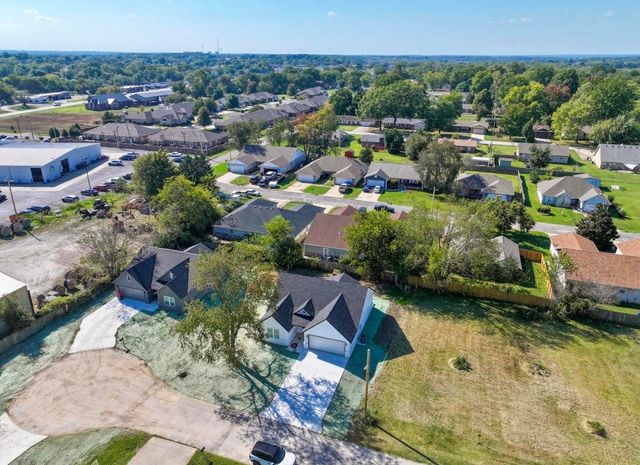 104 Zachary Drive, Grove, OK 74344