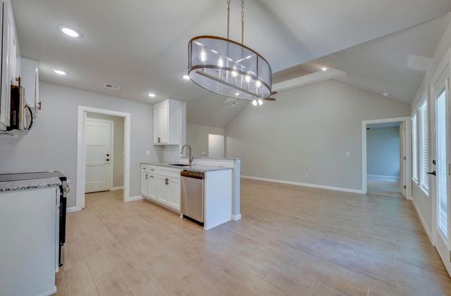 104 Zachary Drive, Grove, OK 74344