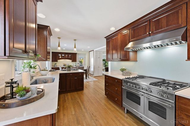 6602 Miami Bluff, Mariemont, OH 45227