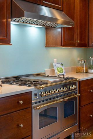 6602 Miami Bluff, Mariemont, OH 45227