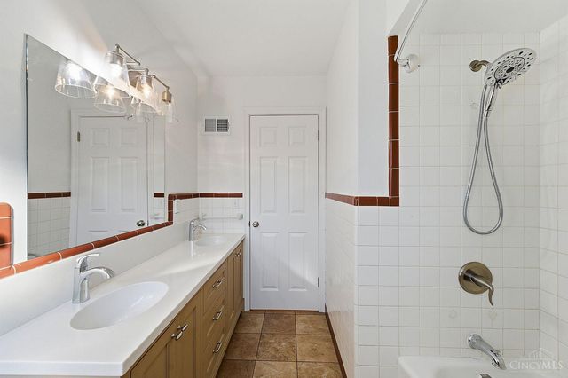 6602 Miami Bluff, Mariemont, OH 45227