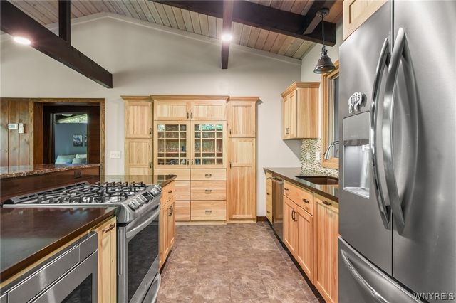7945 Hywood Drive, Boston, NY 14075