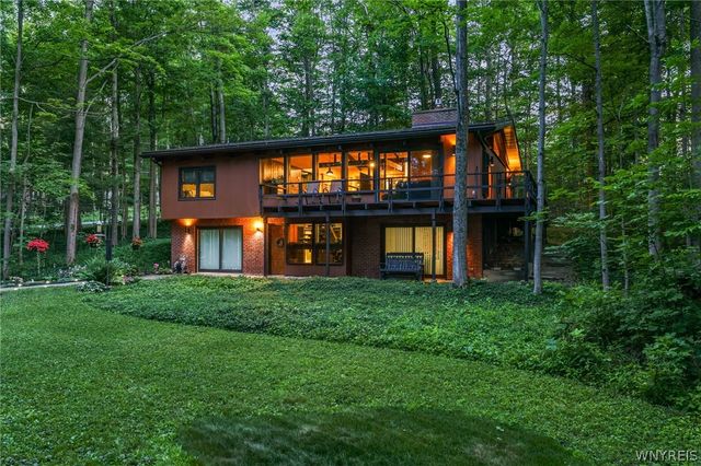 7945 Hywood Drive, Boston, NY 14075