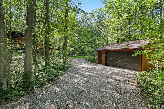 7945 Hywood Drive, Boston, NY 14075
