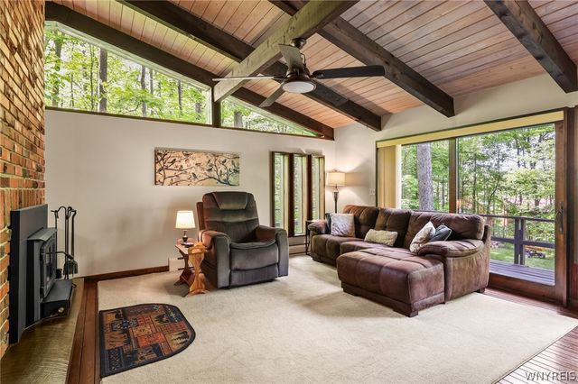 7945 Hywood Drive, Boston, NY 14075