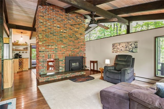 7945 Hywood Drive, Boston, NY 14075