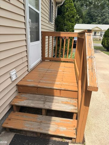 520 Sheldon Street, Algonac, MI 48001