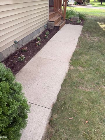 520 Sheldon Street, Algonac, MI 48001