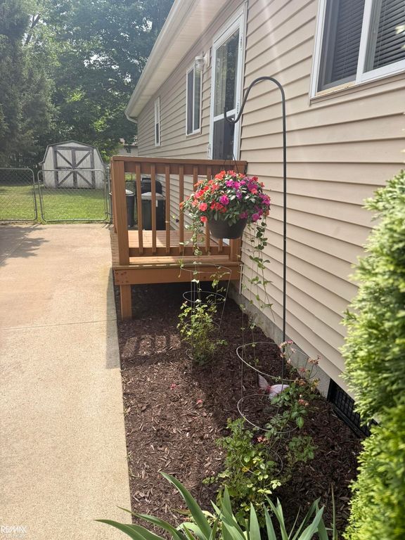 520 Sheldon Street, Algonac, MI 48001
