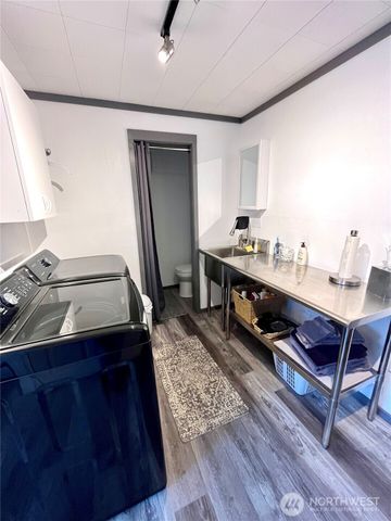 392 Industrial Parkway #11, Sequim, WA 98382