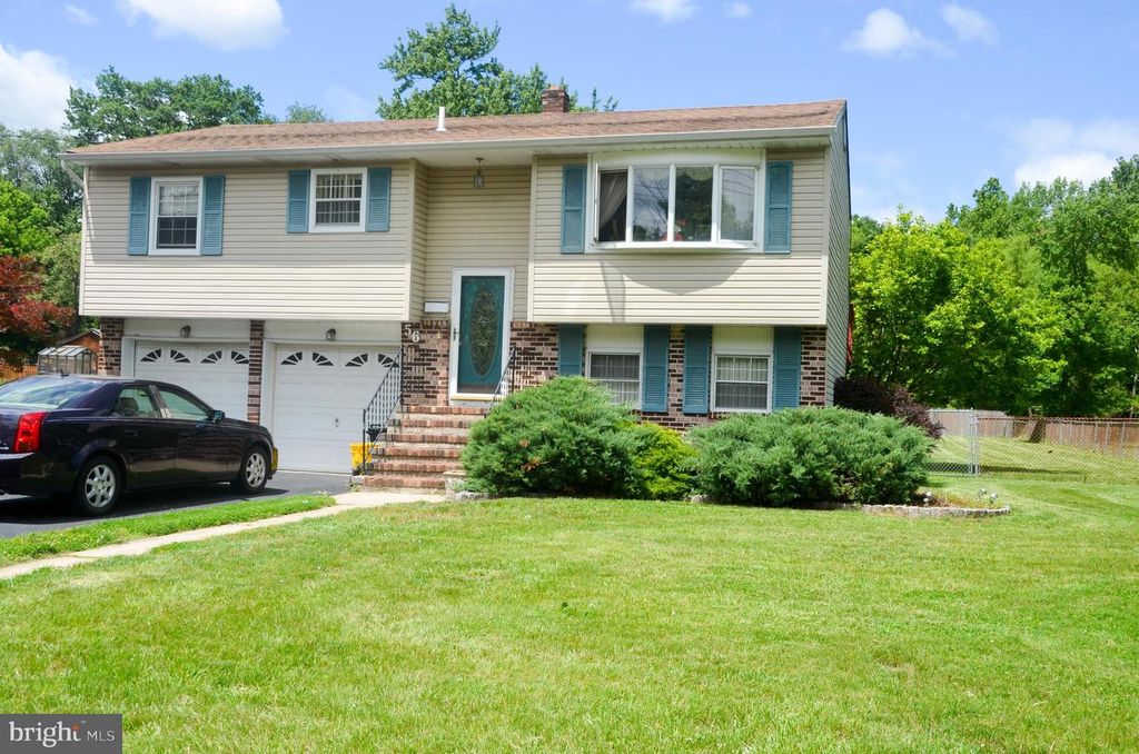 56 THERESA ST, Ewing, NJ 08618