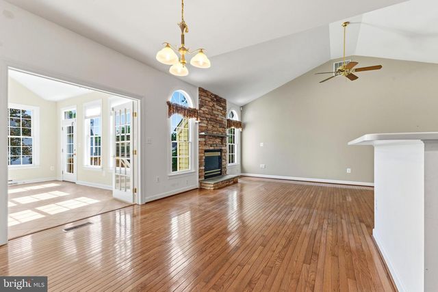 14606 CEDAR KNOLL DR, Centreville, VA 20120