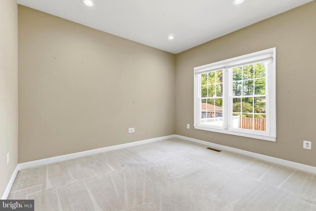 14606 CEDAR KNOLL DR, Centreville, VA 20120