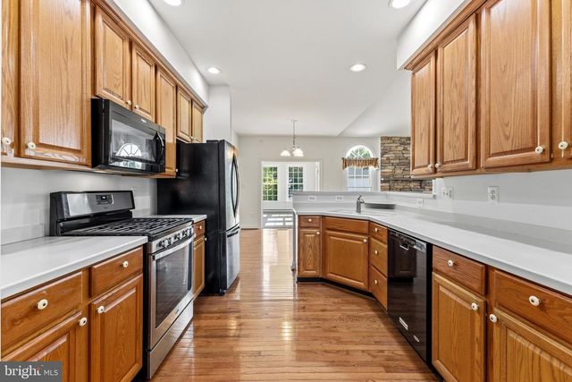 14606 CEDAR KNOLL DR, Centreville, VA 20120