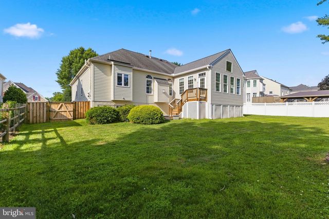 14606 CEDAR KNOLL DR, Centreville, VA 20120