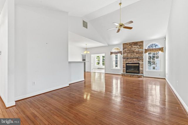 14606 CEDAR KNOLL DR, Centreville, VA 20120