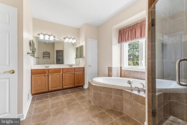 14606 CEDAR KNOLL DR, Centreville, VA 20120