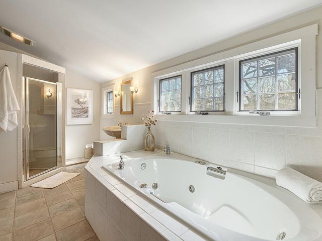 1866 Summit Avenue, Saint Paul, MN 55105