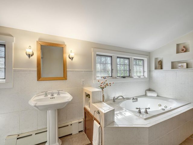 1866 Summit Avenue, Saint Paul, MN 55105