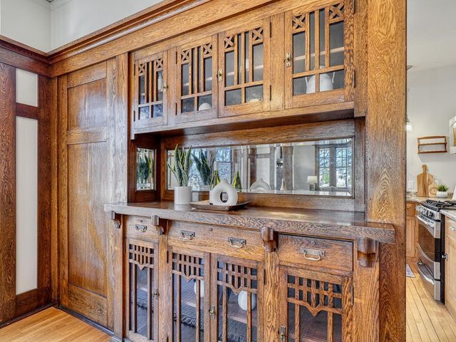 1866 Summit Avenue, Saint Paul, MN 55105