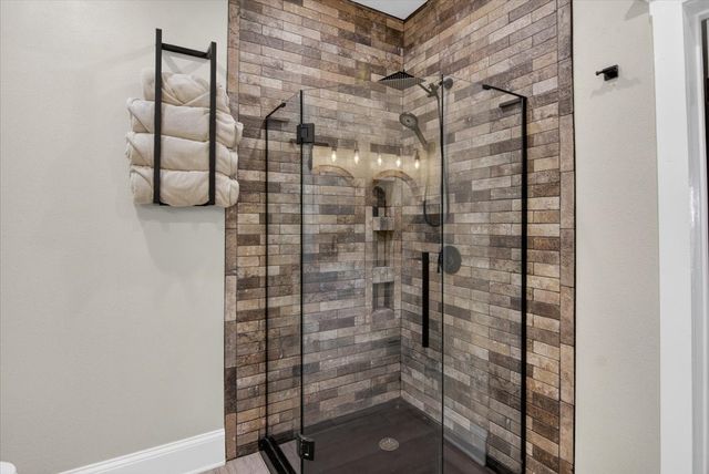 278 Leuschner Road, Elm Mott, TX 76640