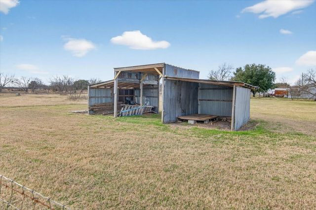 278 Leuschner Road, Elm Mott, TX 76640