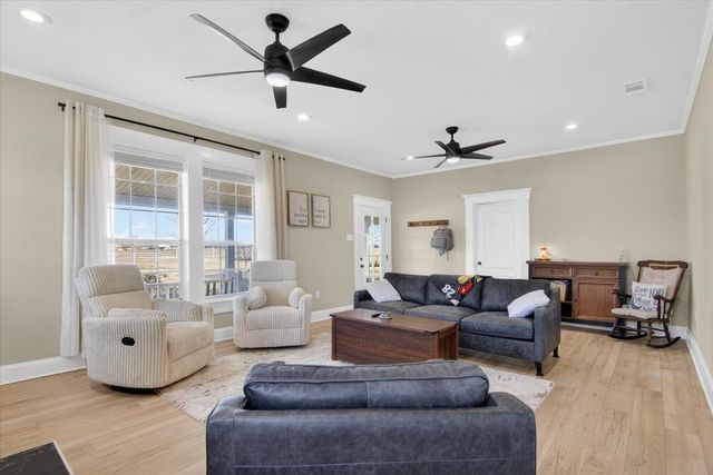 278 Leuschner Road, Elm Mott, TX 76640