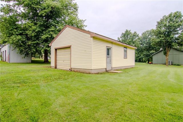 103 8th Street, Garden City, MO 64747