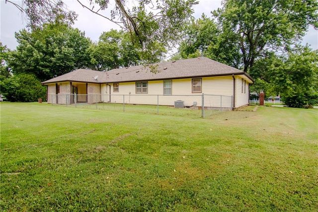 103 8th Street, Garden City, MO 64747