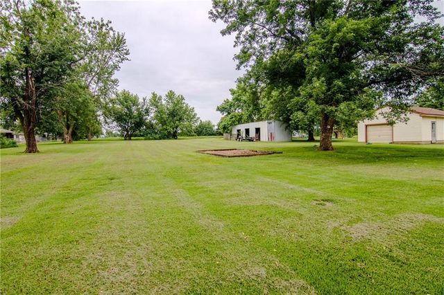 103 8th Street, Garden City, MO 64747
