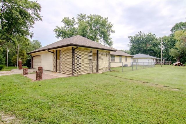 103 8th Street, Garden City, MO 64747