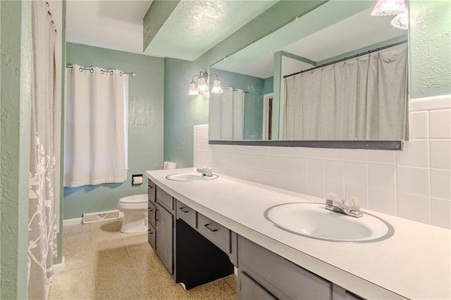 103 8th Street, Garden City, MO 64747