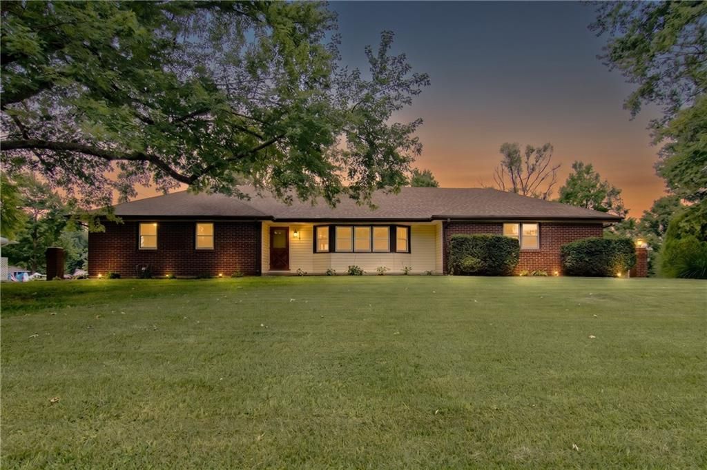 103 8th Street, Garden City, MO 64747