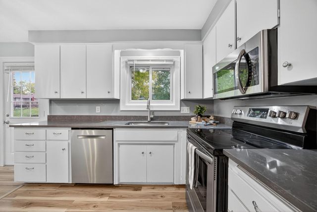 2021 22nd Street NW, Rochester, MN 55901