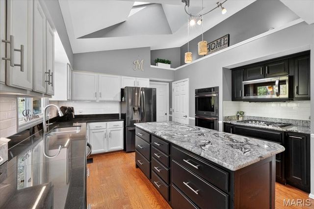 556 Red Rock Drive, Ballwin, MO 63011