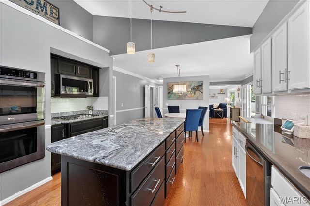 556 Red Rock Drive, Ballwin, MO 63011