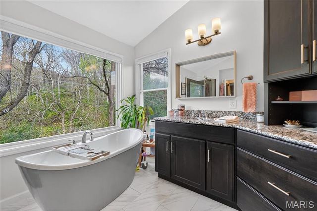 556 Red Rock Drive, Ballwin, MO 63011