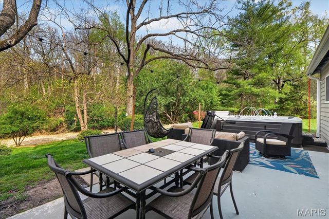 556 Red Rock Drive, Ballwin, MO 63011