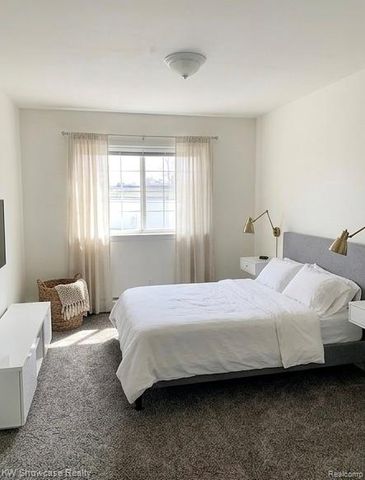 2440 Parmenter Boulevard 211, Royal Oak, MI 48073
