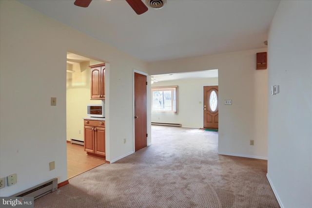 1132 LOOP DR, Harrisburg, PA 17112